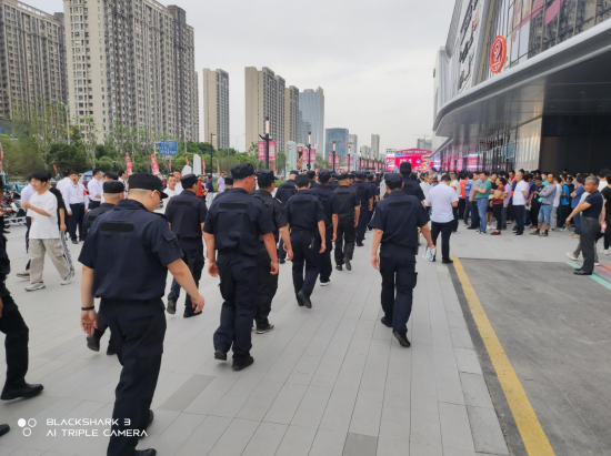 助發(fā)展 保安全--潤州保安公司圓滿完成揚(yáng)中市吾悅廣場開業(yè)安保執(zhí)勤工作